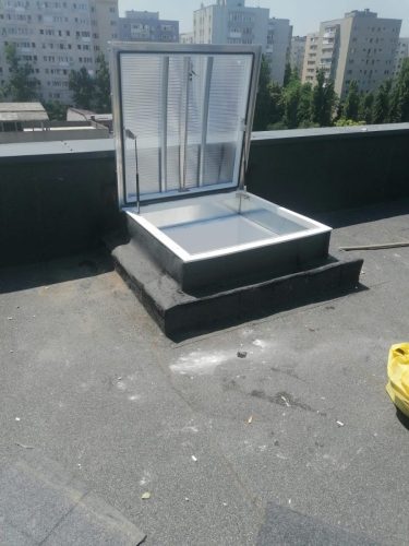 trapa acces cu policarbonat multicelular