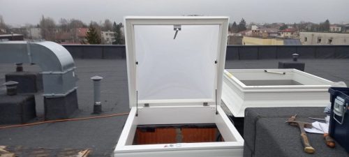 trapa de acces cu policarbonat compact